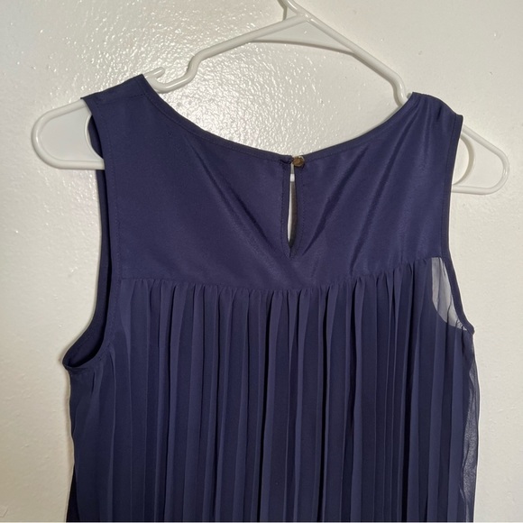 Apt. 9 Sleeveless Blouse Scoop Neck Navy Blue Pleated Back - Picture 6 of 9